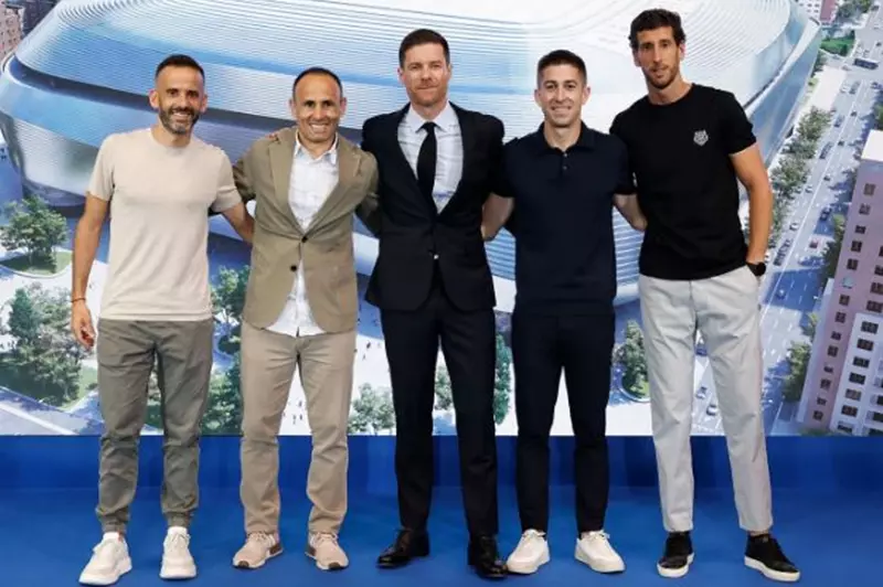 تعرّف على المساعدين المحترفين لمدرب ريال مدريد تشابي ألونسو: خبراء في التنظيم الدفاعي والتعامل مع الشباب تعرّف على المساعدين المحترفين لمدرب ريال مدريد تشابي ألونسو: خبراء في التنظيم الدفاعي والتعامل مع الشباب