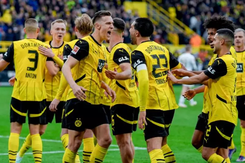 بوروسيا دورتموند يشرع في التحضير لكأس العالم للأندية بـ10 لاعبين فقط بوروسيا دورتموند يشرع في التحضير لكأس العالم للأندية بـ10 لاعبين فقط