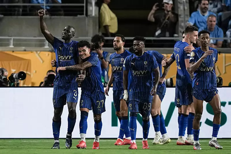 الهلال يسعى لتعزيز صفوفه بصفقة دفاعية قبل مواجهة فلومينينسي، بعيداً عن حمد الله الهلال يسعى لتعزيز صفوفه بصفقة دفاعية قبل مواجهة فلومينينسي، بعيداً عن حمد الله